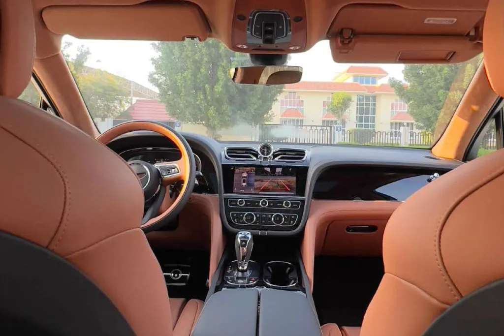 Bentley Bentyaga white 2024 3