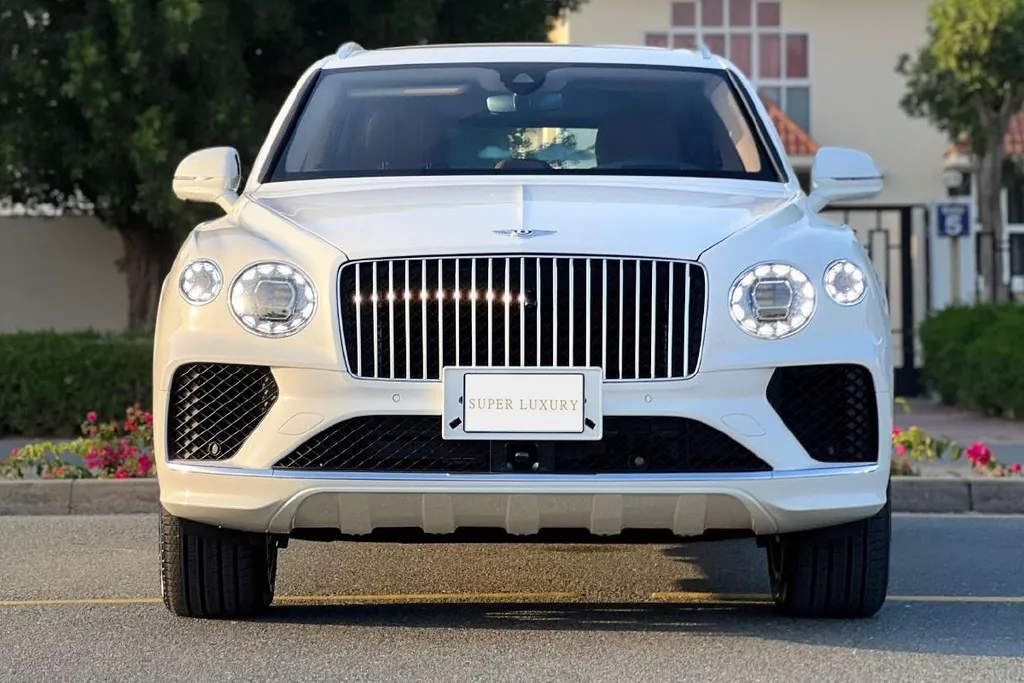 Bentley Bentyaga white 2024 5