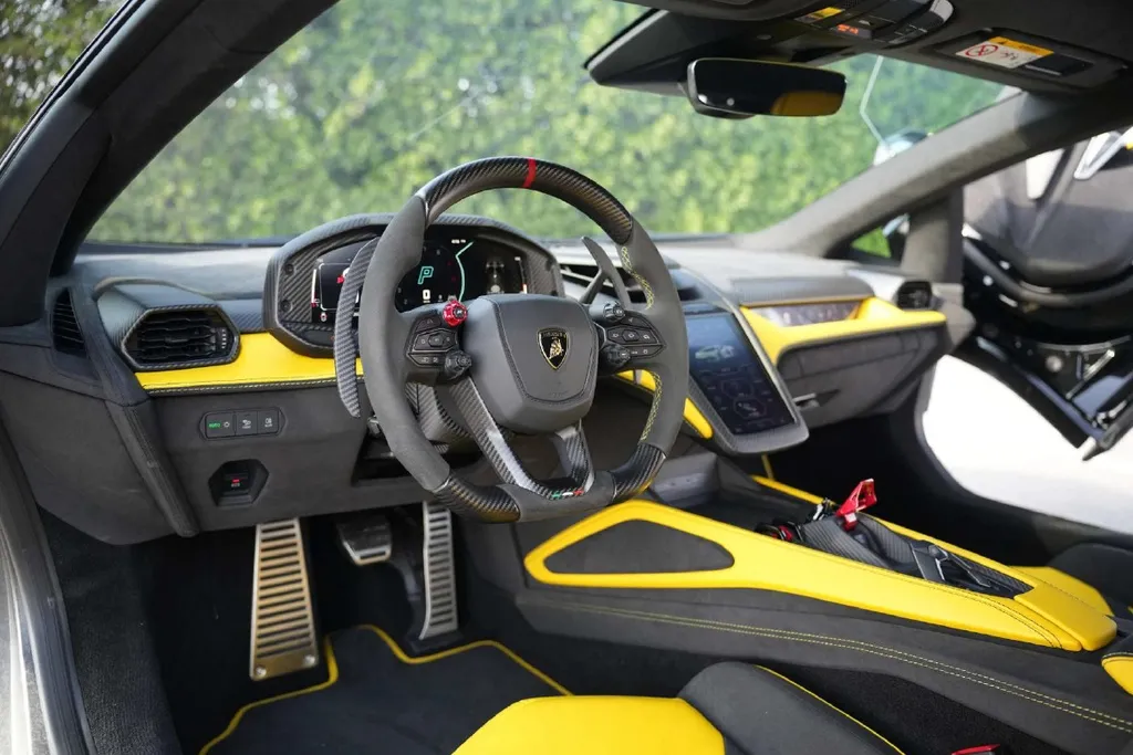 Lamborghini Revuelto 3