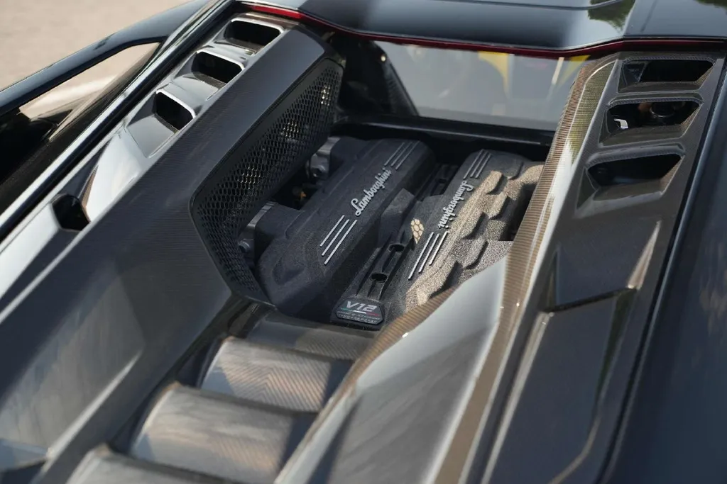 Lamborghini Revuelto 5