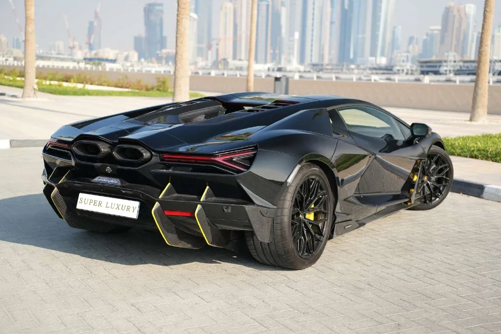 Lamborghini Revuelto 8