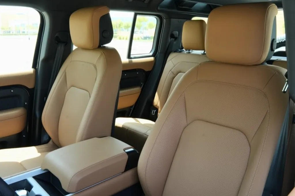Land Rover Defender 2025 Black 3