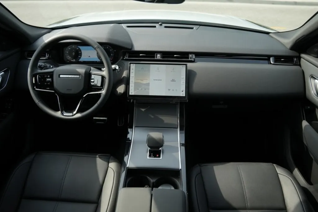 Range Rover Velar Nardo 2025 ( Grey ) 4