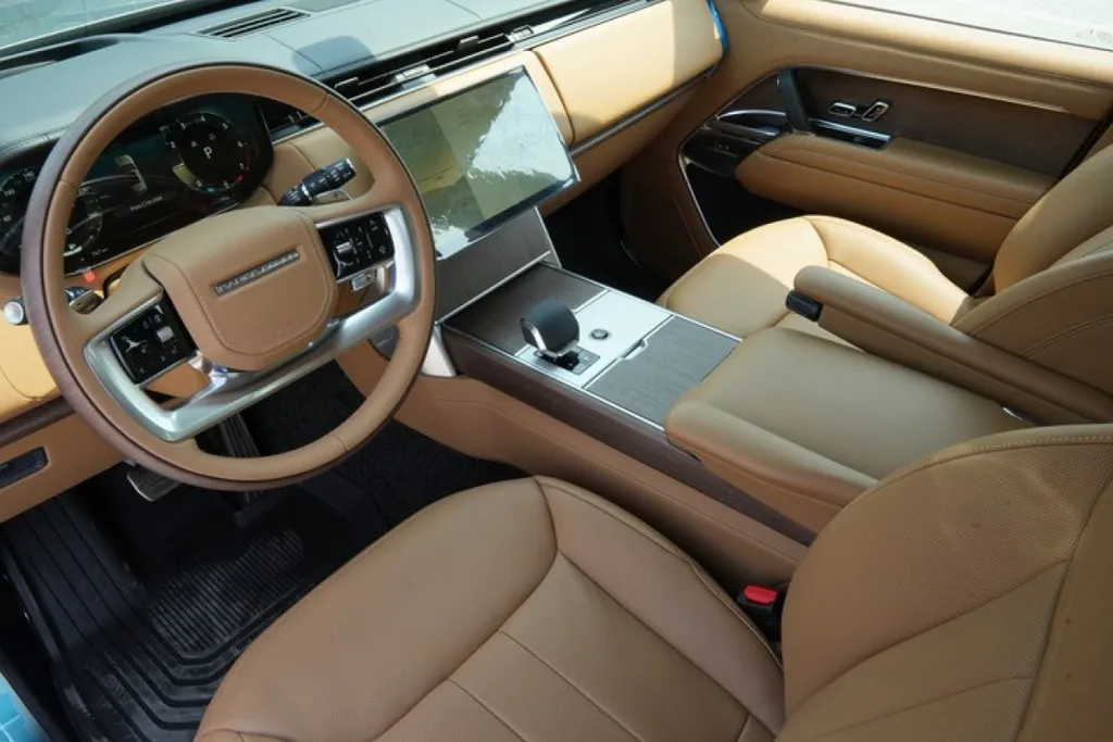 Range Rover Vogue 2025 ( White ) 3