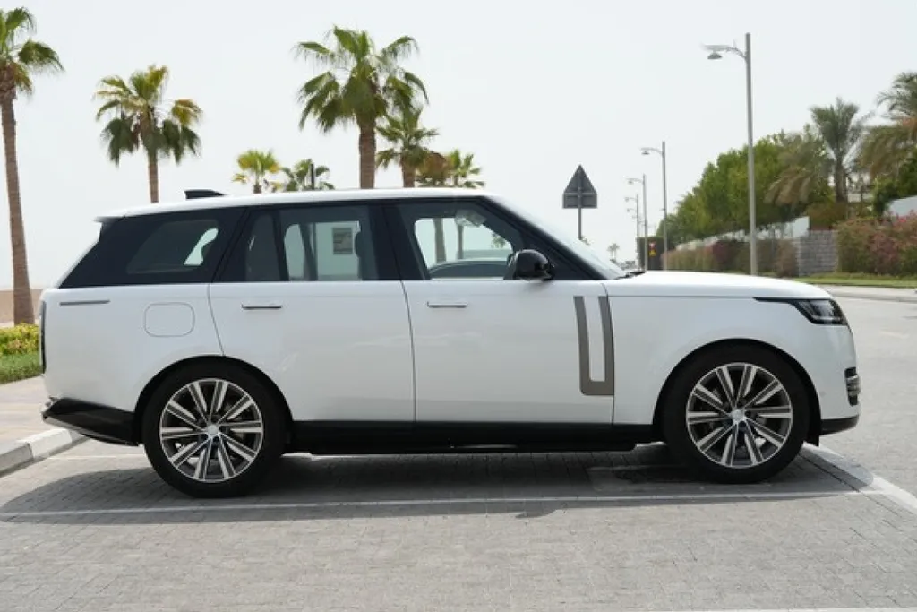 Range Rover Vogue 2025 ( White ) 5