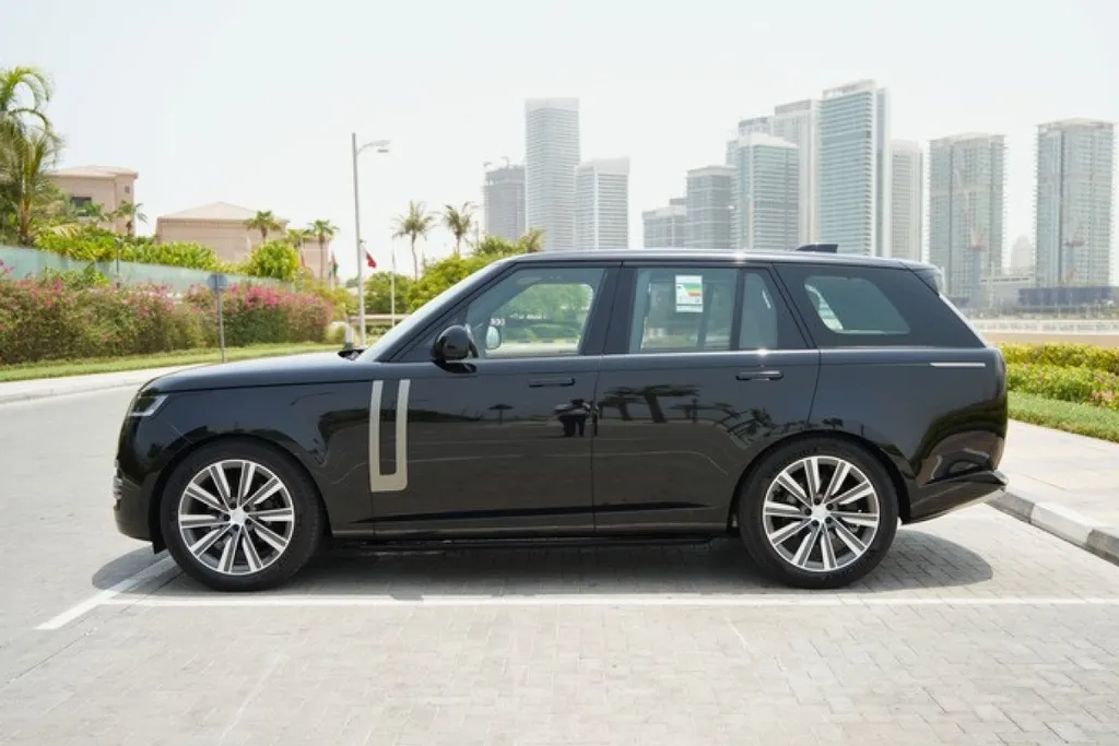 Range Rover Vogue 2025 ( Black ) 3