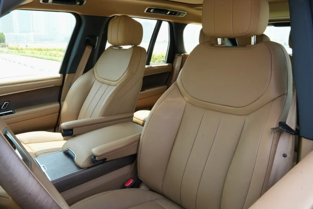Range Rover Vogue 2025 ( Black ) 4