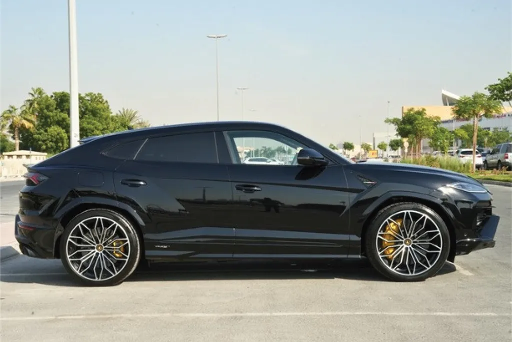 Lamborghini Urus Black 2024 2