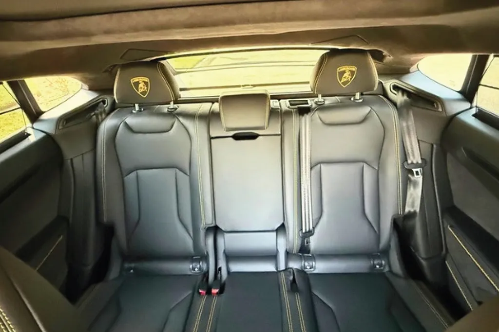 Lamborghini Urus Black 2024 5