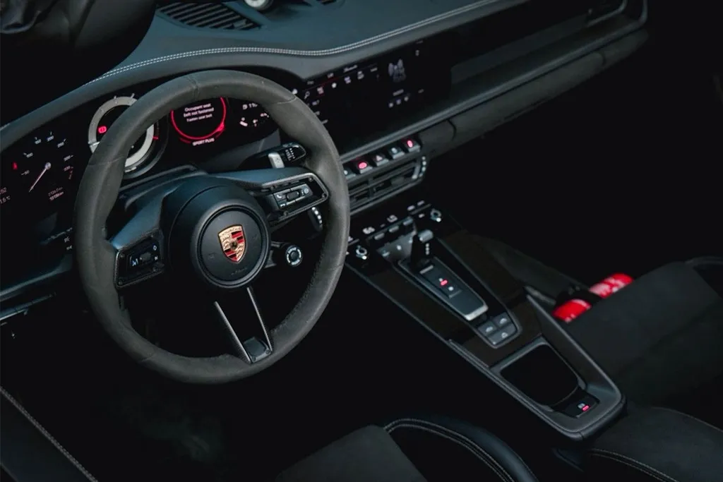 Porsche 911 Carrera GTS 3