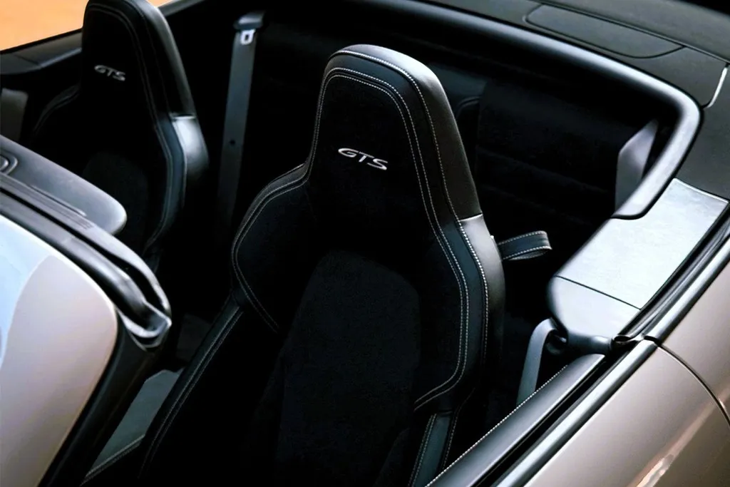 Porsche 911 Carrera GTS 4