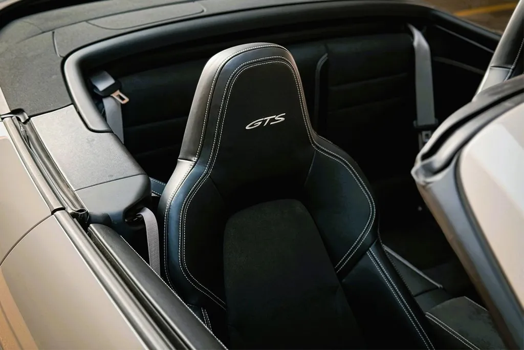 Porsche 911 Carrera GTS 5
