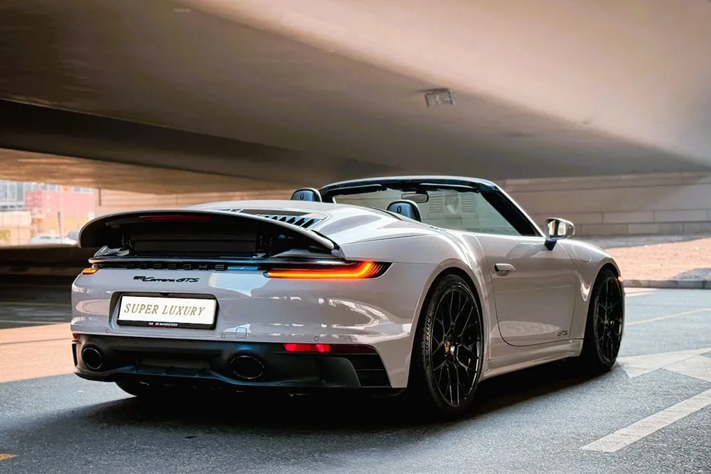 Porsche 911 Carrera GTS 6