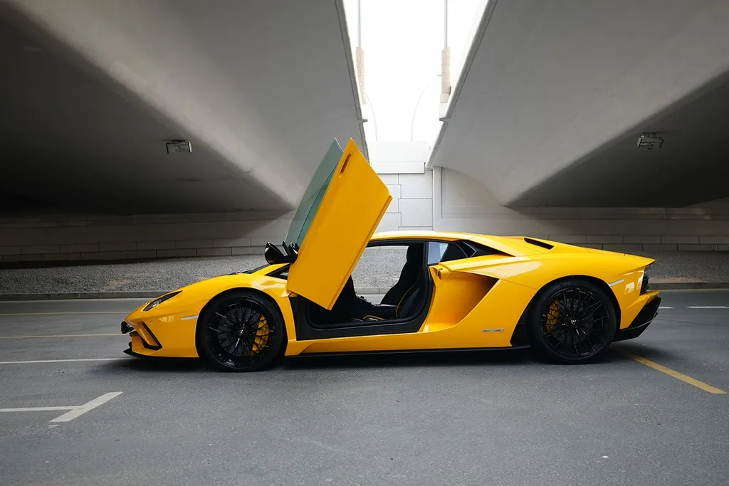 Lamborghini Aventador 3