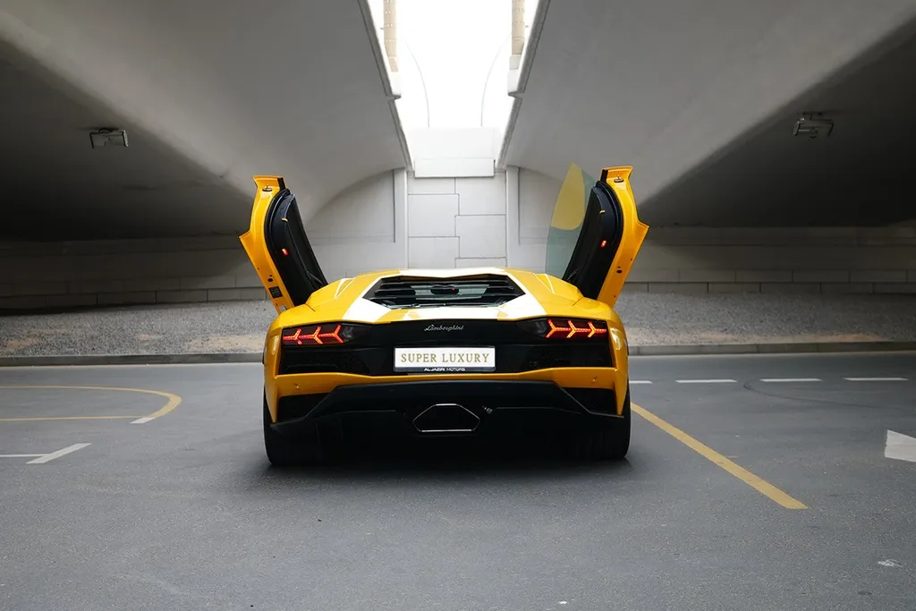 Lamborghini Aventador 6