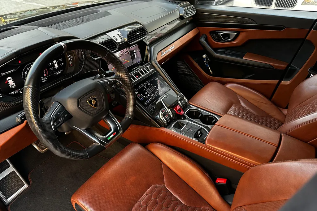 Lamborghini Urus 4