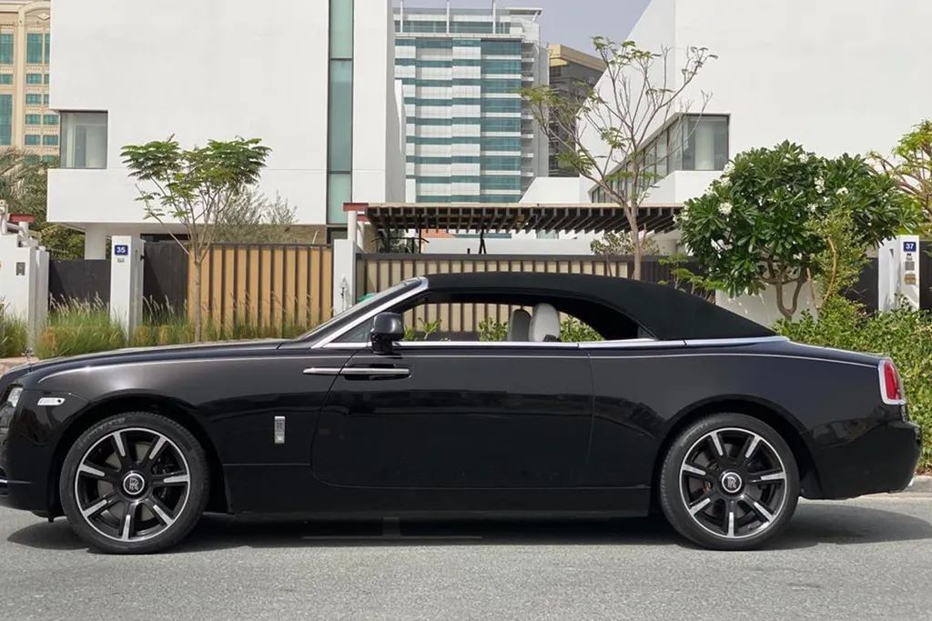 Rent a Rolls Royce Dawn for Luxury and Style 6