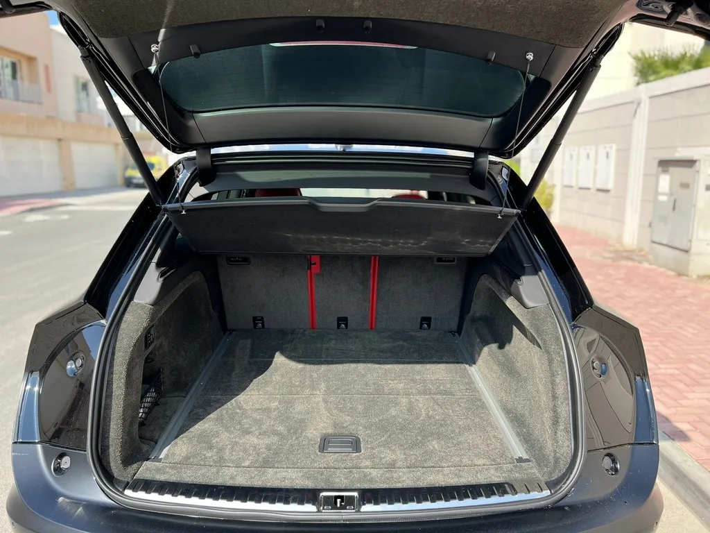 Bentley Bentayga Rental in Dubai 6