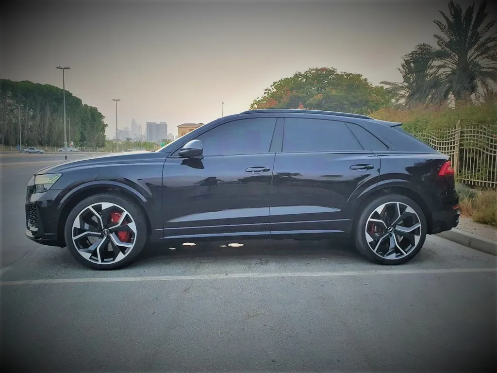 Audi RSQ8 6