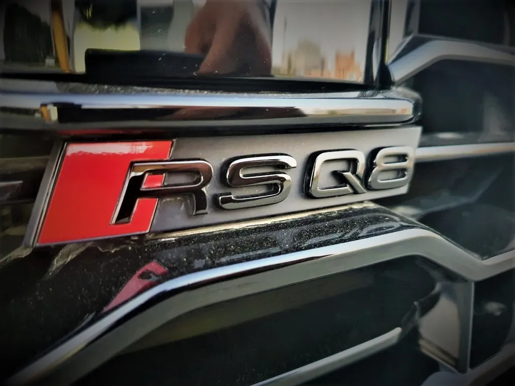 Audi RSQ8 8