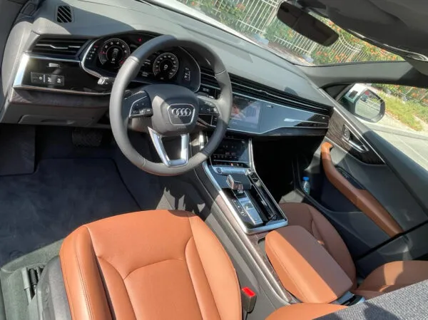 AUDI Q8 3