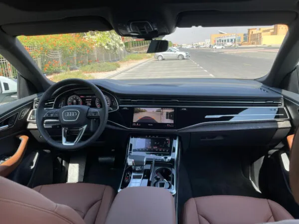 AUDI Q8 6