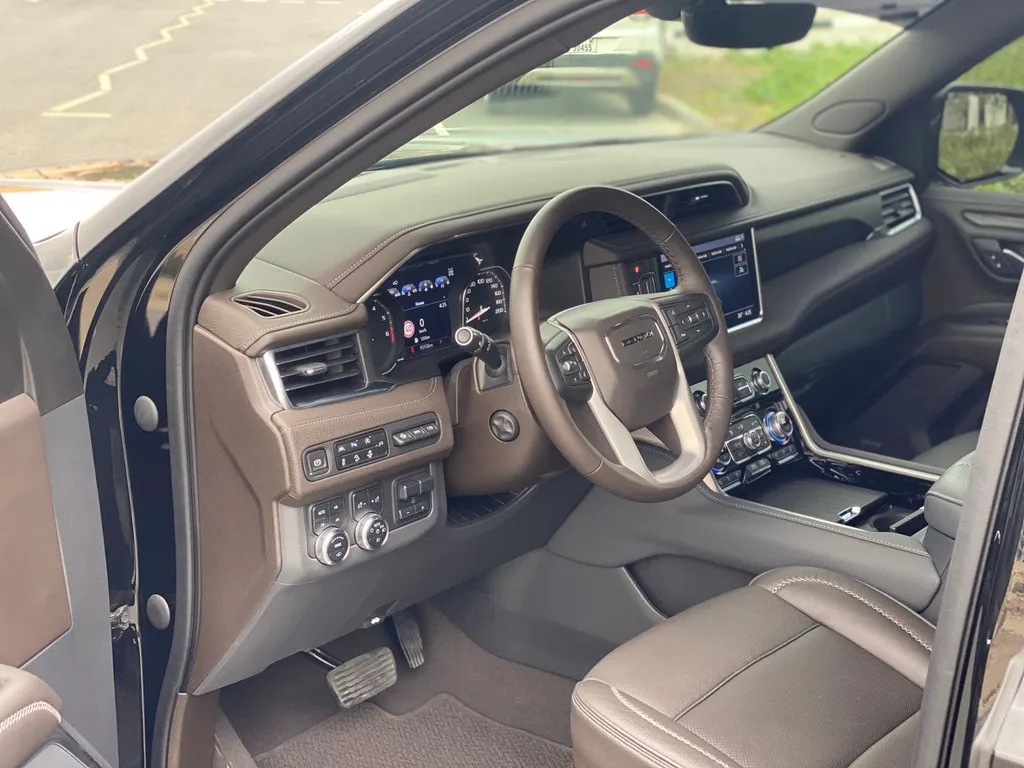 GMC Yukon Denali 7