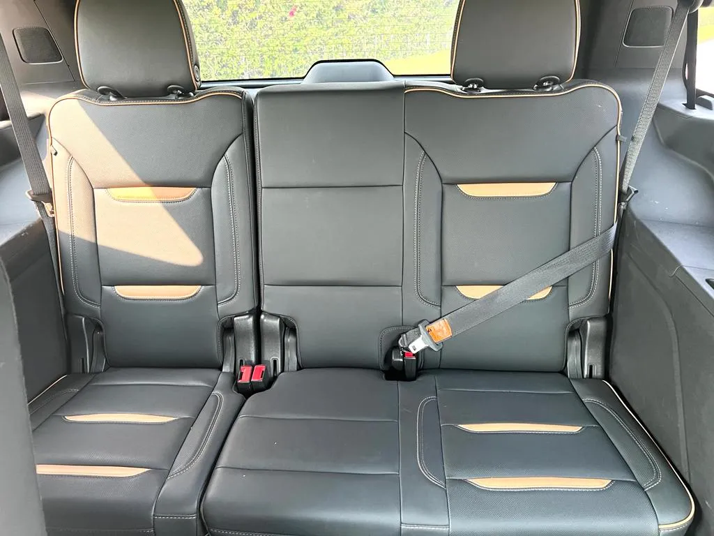 GMC Yukon AT4 2024 8