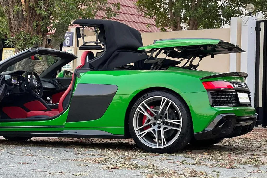 Audi R8 Coupe 4