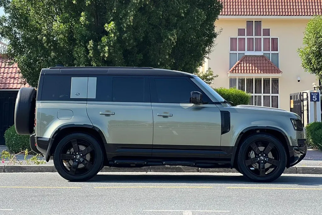 Land Rover Defender 2025 6